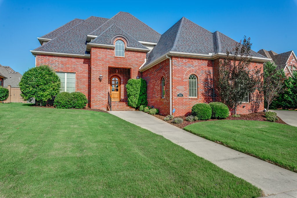This is a beautiful, move in ready home in a fantastic location with 3,284 SF 4 bedrooms, 3 full baths. Home offers formal dining, formal living, office, huge chefs kitchen with breakfast area open to the family room, and grand master suite. Amenities include wood floors throughout, granite, crown molding, high ceilings NEW paint, fenced yard & more! MOVE-IN ready! MUST SEE - WON'T LAST LONG...