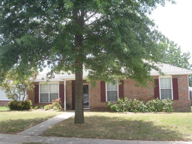 Cute home with a spacious living area with fireplace, located on the edge of Fayetteville. Large kitchen and a private backyard. Updated pictures coming soon.