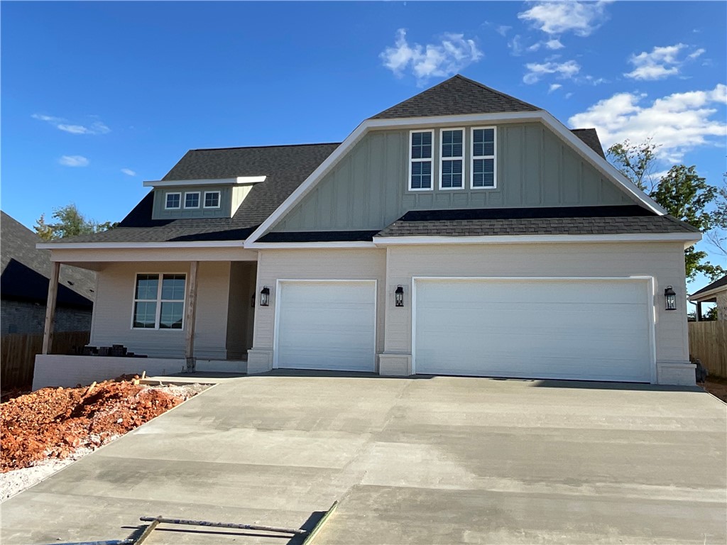 Beautiful new construction 4 bedroom 3 1/2 bath, spacious open living room, kitchen, dining area. walk in pantry, lots of natural light.