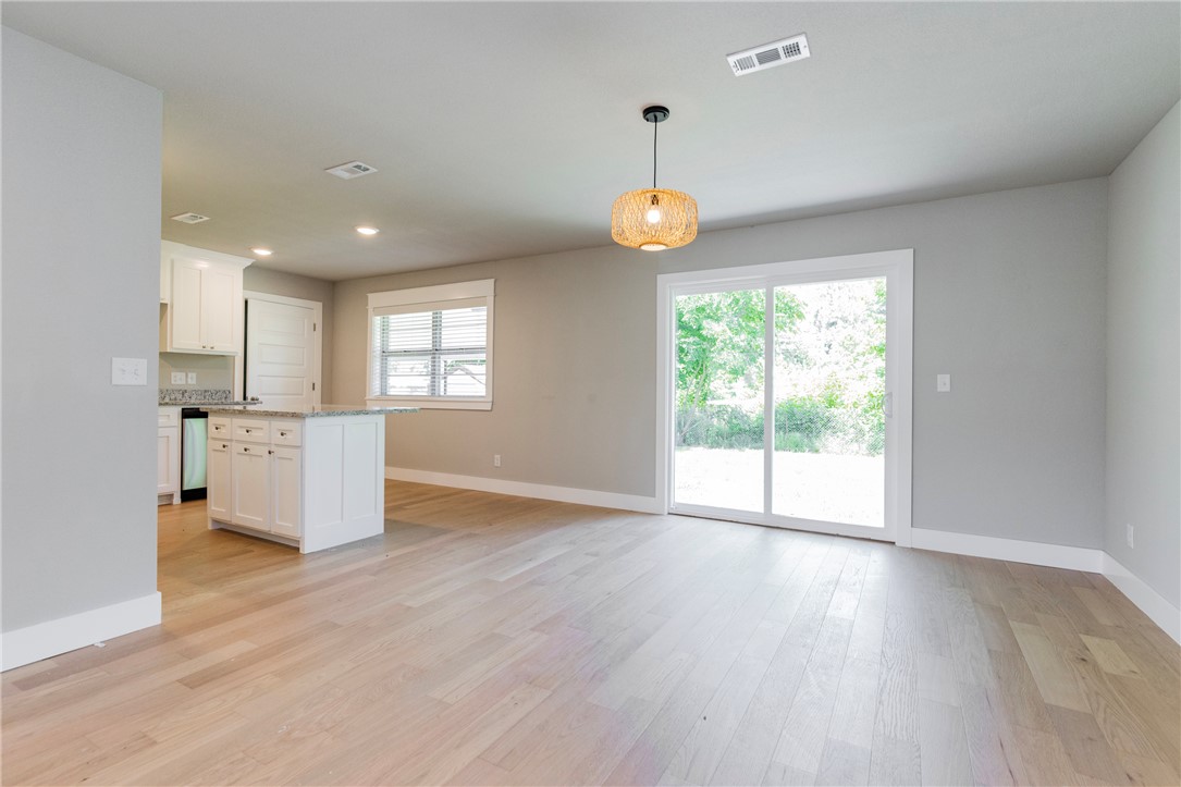 16-18-33-GENTRY - Residential