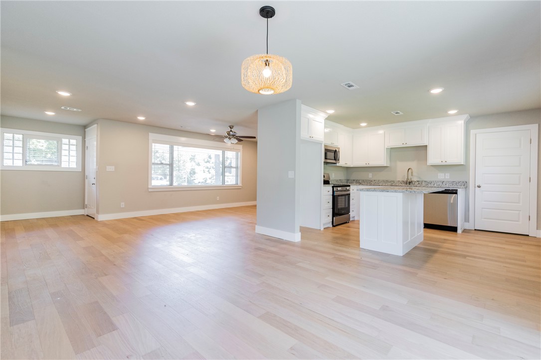 16-18-33-GENTRY - Residential