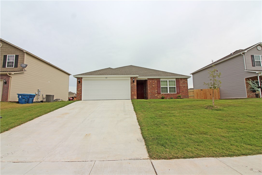 3 bedroom, 2 bath, 2 car garage home. Carpet and tile throughout. Cozy living area, eat in kitchen + pantry. All stainless steel appliances convey + washer/ dryer. All electric for utilities. Spacious primary bedroom and bath with walk in closets. Large fenced back yard. Pets considered with increased deposit of $350 per pet. $50 per person to apply. This property is owner managed. Call to view!