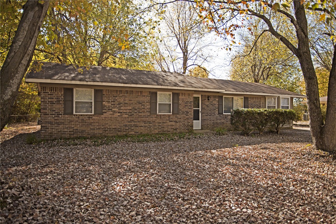 Great home close to schools in Farmington!!! 3 bedroom 1 1/2 bath home. New paint throughout, vinyl plank flooring in main living area and carpet in bedrooms. Kitchen and baths have ceramic tile. home has a living room and an additional bonus room. Large fenced lot with oversized 2 car detached garage.