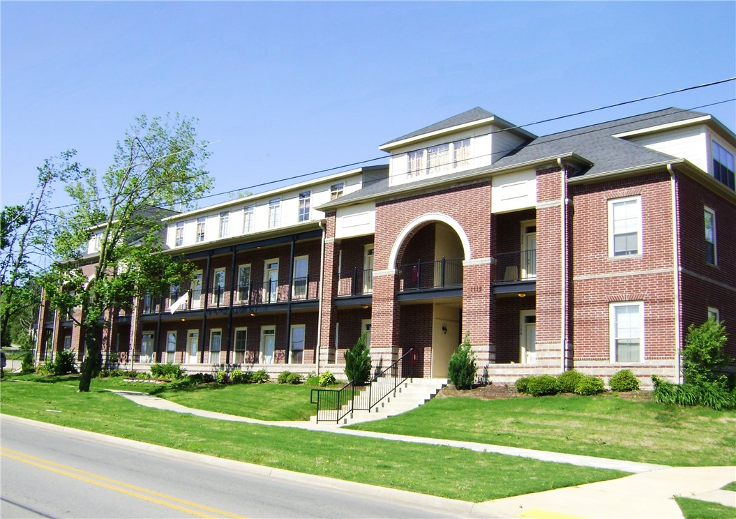 -  WALKING DISTANCE TO U of A
-  10 BLOCKS FROM MULLINS LIBRARY
-  ON U OF A TRANSIT ROUTE
-  All the grounds have sprinkler/irrigation system