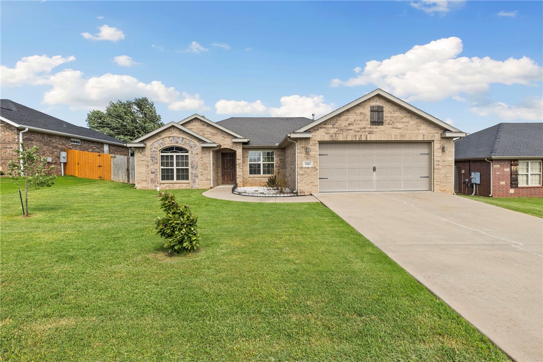 Welcome home to this charming 3-bedroom, 2-bath single-level home in the heart of Bentonville! Featuring a desirable split floor plan, this home offers privacy for the primary suite while maintaining an inviting open-concept living, dining, and kitchen area that's perfect for everyday living and entertaining.
Step outside to enjoy the spacious backyard, providing plenty of room for play, pets, gardening, or simply relaxing outdoors.
*NEW HVAC
Few minutes from Downtown Bentonville, you'll enjoy easy access to local restaurants, shopping and the vibrant Bentonville square. You'll love being near Bentonville's renowned trail system, parks, and recreation opportunities. Plus, you're only a short drive from the Walmart Home Office!
Whether you're a first-time homebuyer, downsizing, or looking for an investment opportunity, this home offers the perfect combination of comfort, convenience, and location in one of NWA's most sought-after communities.
Location. Convenience. Lifestyle. This Bentonville gem has it all!