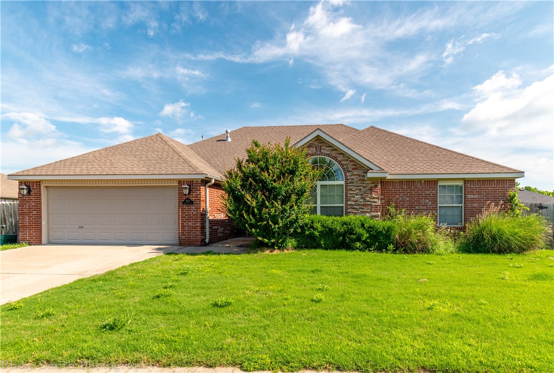 Wonderful custom cabinets with granite counter tops, specialized lighting, gas fireplace, whirlpool tub with big walk-in closet in MBR, central vac with brick/stone exterior...what more do you want?
MLS Remarks: Agent owned. No showings until 8/1/23.