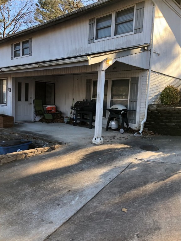 Great investment potential in this spacious 2 BR, 1.5 BA townhome with office/bonus area just minutes from the interstate in Bella Vista. Home has newer flooring with all appliances including the refrigerator, washer and dryer. There's also a new stove and dishwasher. Microwave is built-in and there is a disposal. Roof is less than 10 years old. All electric for energy efficiency. Home is currently tenant occupied (month-to-month), and would be a great rental or AirBnB. Located just off the golf course and close to trails. Large covered front porch with new ceiling fan. Laminate wood flooring and tile in high traffic and wet areas downstairs. Kitchen is perfect for smaller families with ample storage and counter space, eat-in dining. Living area is nice-sized, and there's a bonus area off the living that is perfect for a home office. There's some beautiful landscaping on the side of the unit, as well. Bentonville Schools and it's RD eligible for zero down borrowers. Seller does need a 24-hour notice due to tenant.