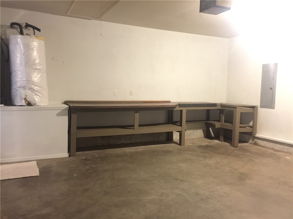 Dickenshire Sub Bvv - Residential Lease