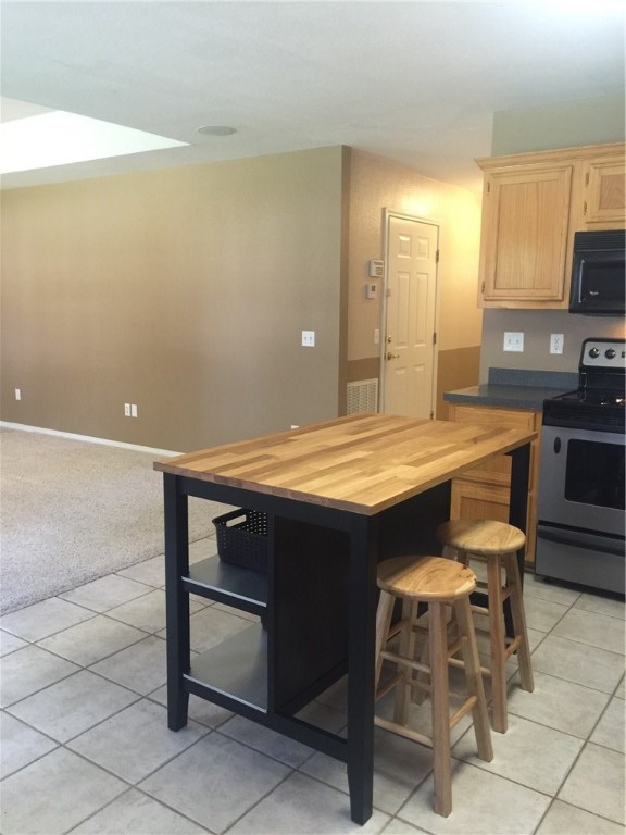Dickenshire Sub Bvv - Residential Lease