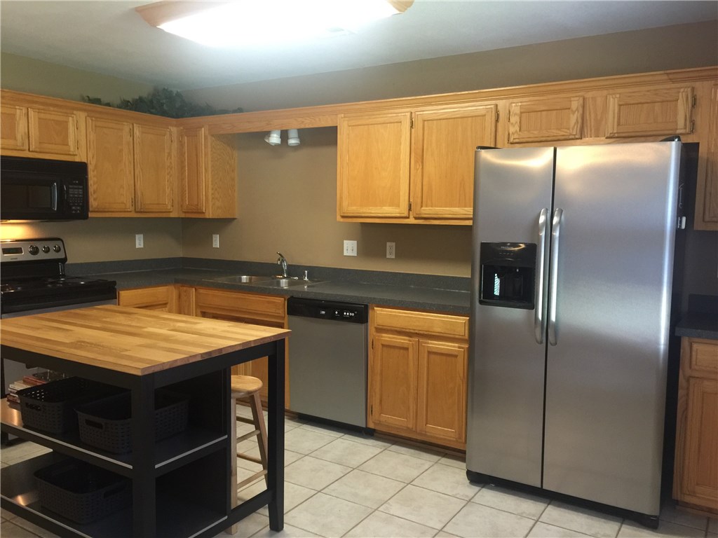 Dickenshire Sub Bvv - Residential Lease