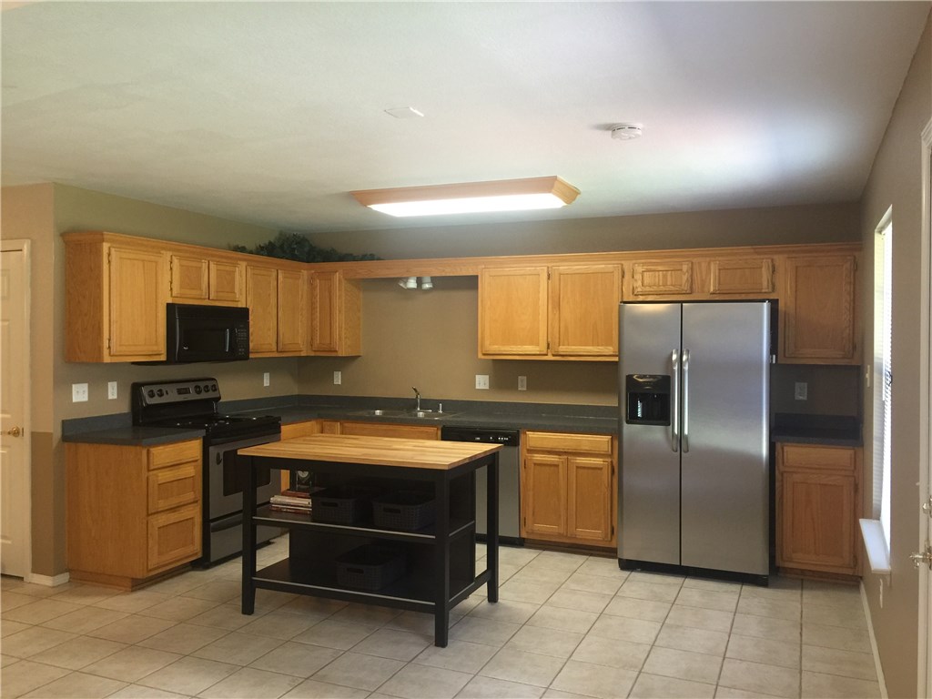 Dickenshire Sub Bvv - Residential Lease