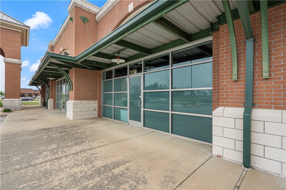 Cottonwood Village Ph I Bentonville - Commercial Lease
