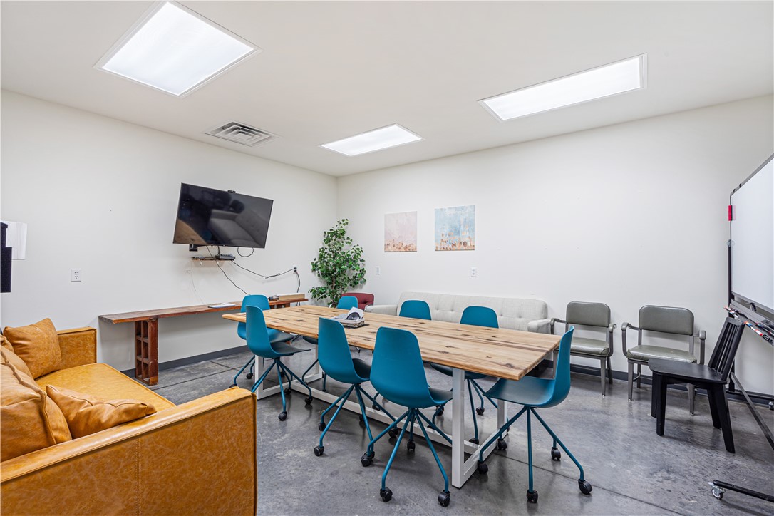 Cottonwood Village Ph I Bentonville - Commercial Lease
