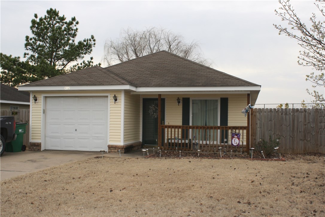 A charming single family home located just off Butterfield Coach Rd in Springdale features a large open living room w/ a decorative trey ceiling, ceramic tile flooring. For the home cook, the kitchen has plenty of wood cabinets & drawers. There are 3 good-sized bedrooms, hall & master baths. Each bath has shower/tub combo & vanity sink. Laundry closet has washer/dryer hookups. Home improvements made in 2013 include new double pane windows, vinyl siding, privacy fence. Call today! This one won't last long!