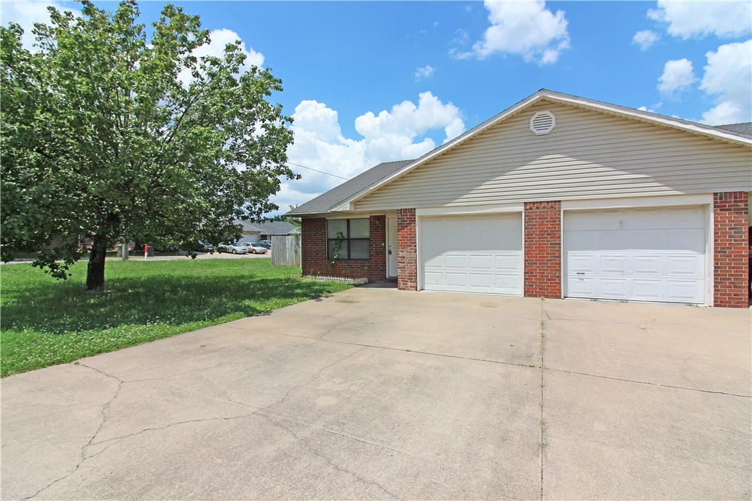 Cloverdale Sub Rogers - Residential Lease