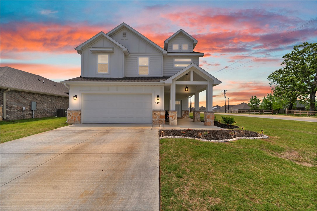 Welcome to 849 Lewis Street in Pea Ridge!
Need more space without paying Bentonville prices? This move-in-ready 5-bedroom home offers the flexibility today’s buyers are looking for! Whether you need extra bedrooms, a home office, playroom, workout room, or guest space, this layout was designed to fit a variety of lifestyles.
Located on a corner lot, this home features an open-concept downstairs perfect for entertaining and everyday living, along with soaring entry ceilings that create a stunning first impression the moment you walk in. You’ll also love the convenient drop zone near the garage, spacious layout, and ample storage throughout the home.
? Potential USDA/RD Eligible Financing (Zero Down for Qualified Buyers)
Plus, a future walking/bike trail nearby adds even more convenience and lifestyle to this growing area. If you’ve been searching for space, functionality, and value in Northwest Arkansas — this home is a must see!