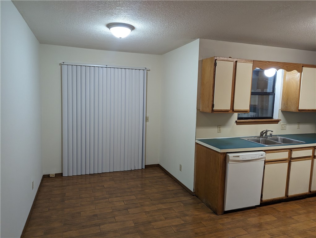 Oaks Add Ph II - Residential Lease