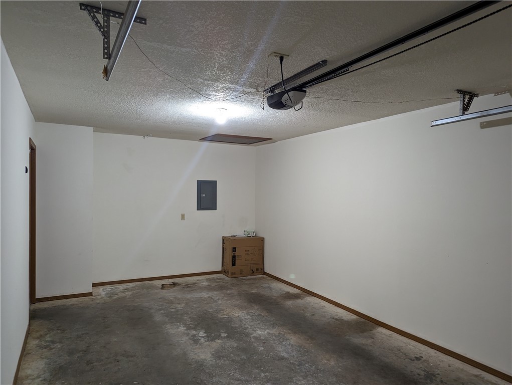 Oaks Add Ph II - Residential Lease