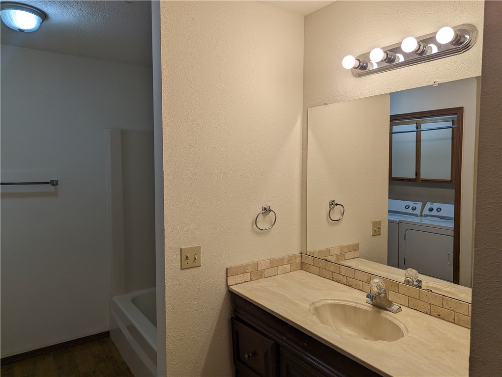 Oaks Add Ph II - Residential Lease
