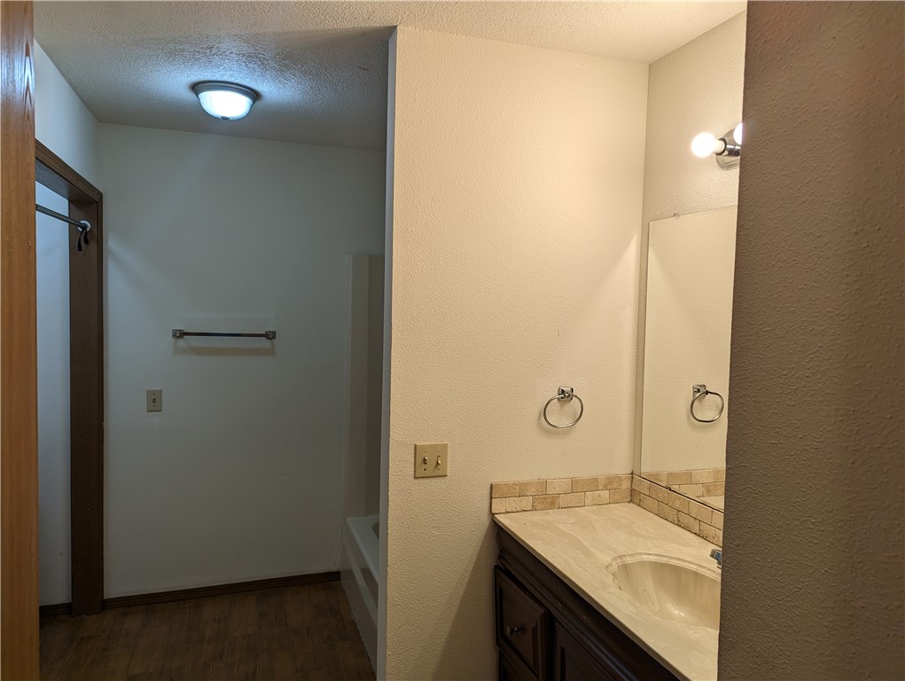 Oaks Add Ph II - Residential Lease