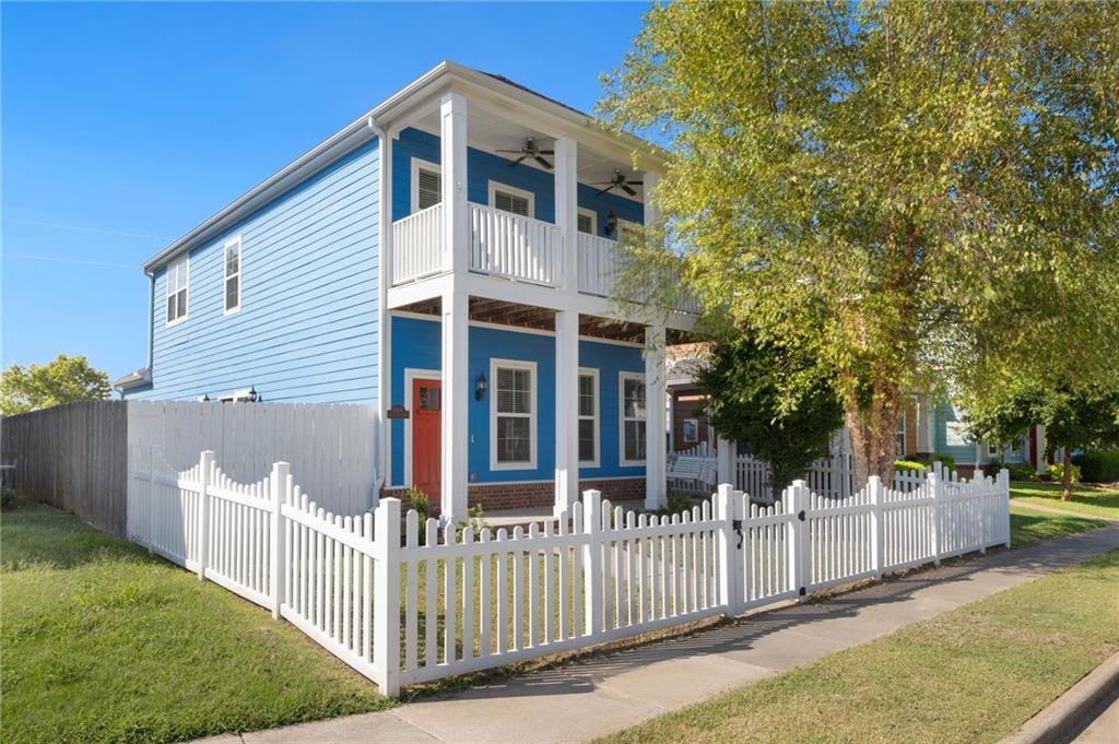 Welcome to 6506 Knoll View Way — a charming 3 bedroom, 2.5 bath home in the heart of Rogers' sought-after Pinnacle area. Built in 2014, this 1,746 sq ft residence offers a well-designed layout with room to make it your own. Located just minutes from Pinnacle Promenade shopping and dining, Pinnacle Country Club, and easy I-49 access, and zoned for Bentonville Schools. This home is currently vacant and move-in ready — some listing photos have been virtually staged using AI to help illustrate the home's potential. Schedule your showing today!