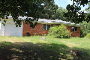 Five acres makes the perfect setting for this brick country home with three bedrooms. A great place to sit out and enjoy the scenery in the day room with lots of windows. Huge laundry area has room to add a second bath easily. Also to go along with the house is a huge shop. You'll find peace and quiet here all year round. A perfect spot for animals or pets that make life more enjoyable.