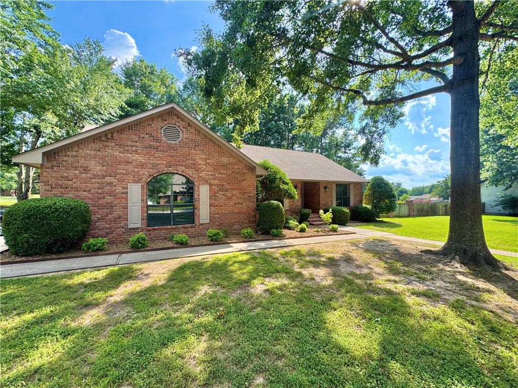 Country Club Estates - Residential Lease