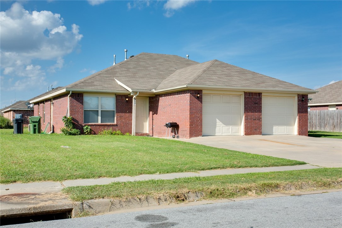 Very nice, low maintenance, all brick duplex with a great floorplan. 3 BD/2BA & 1 car garage on each side. Excellent investment property in great condition. Comparable duplexes rent for $700-$725 per side. Located in central Rogers. Walking distance to schools. 2 miles from downtown Rogers and only 10 minutes to Pinnacle Hills Promenade.