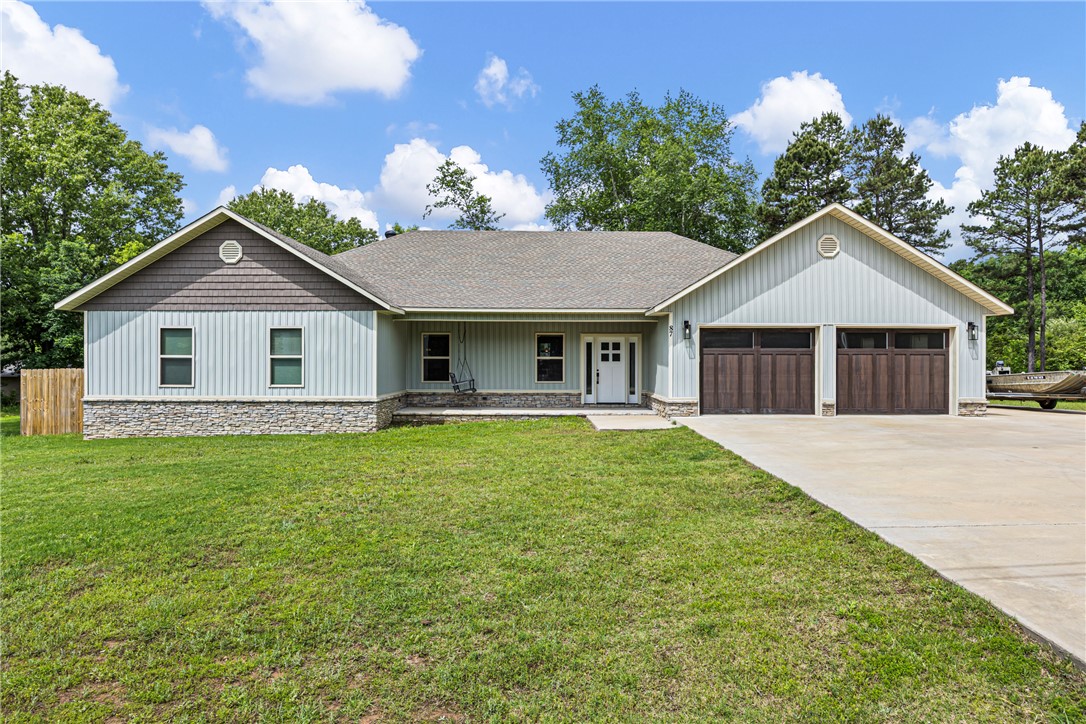 Built in 2023, this 4-bedroom, 2-bath home is ideally located next to the Russellville Country Club and sits on just under an acre. The open great room features vaulted ceilings, creating a bright and welcoming space for everyday living and entertaining.
The primary suite offers a large walk-in closet with laundry hookups and a spa-inspired en-suite bath featuring a custom tile shower with rain shower head and a relaxing jet tub. Additional bedrooms are generously sized, offering flexibility for family, guests, or a home office.
Enjoy the privacy of a spacious lot with the convenience of nearby golf, dining, and town amenities.