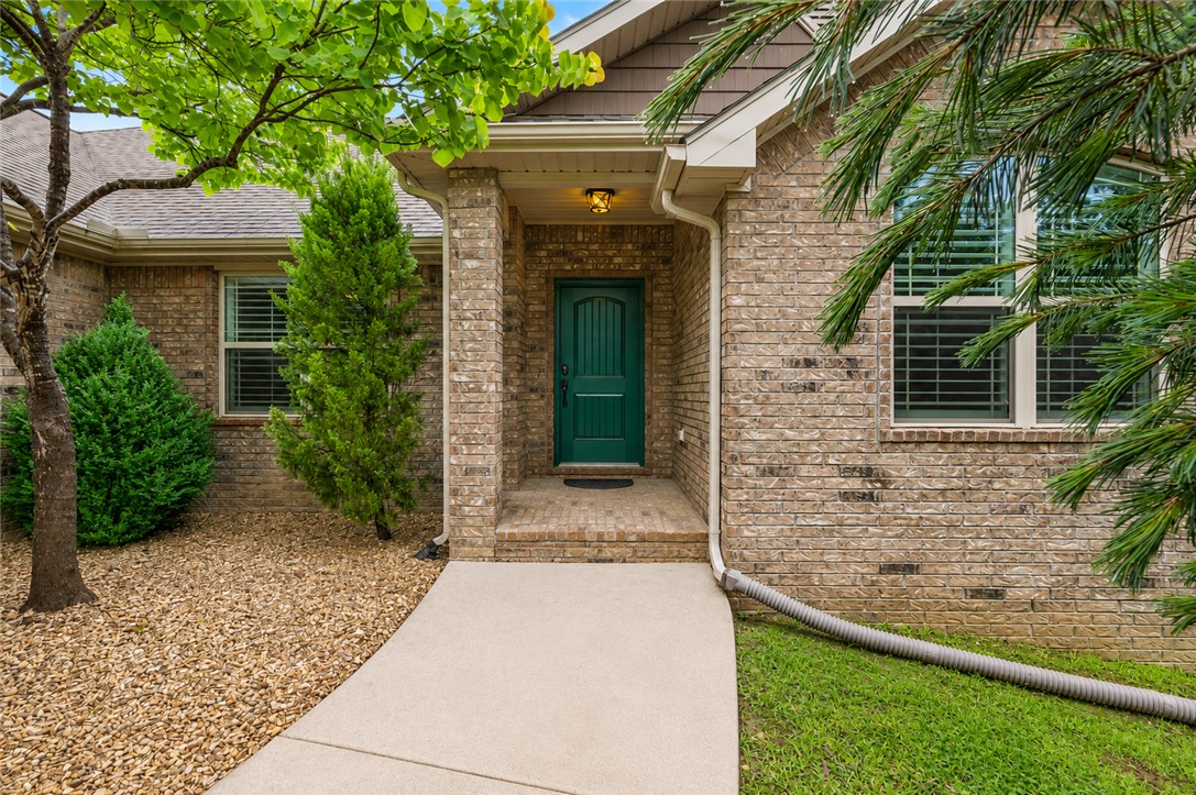 Thoughtfully designed one-level home with a 3-car garage, nestled on a quiet cul-de-sac with a mostly level, landscaped lot and city sewer. Ideally located near the Back 40 & Mulligan Trail systems, Metfield Recreation Center & Golf, and with easy access to the Blowing Springs Greenway. Inside, you'll love the split floor plan, engineered wood floors, newly vented gas fireplace, and versatile bonus room. The spacious kitchen features an island, stainless steel appliances, freshly painted cabinetry, abundant storage, and generous eat-in and dining areas perfect for gathering. The private primary suite offers a relaxing retreat with a soaking tub, tiled shower, and oversized walk-through closet featuring a fully adjustable closet system and convenient access to the utility room. Enjoy outdoor living on the updated composite deck with retractable awning, or lounge at the lower designated sitting area. Beautifully maintained and ideally located, this home offers the best of Bella Vista living.