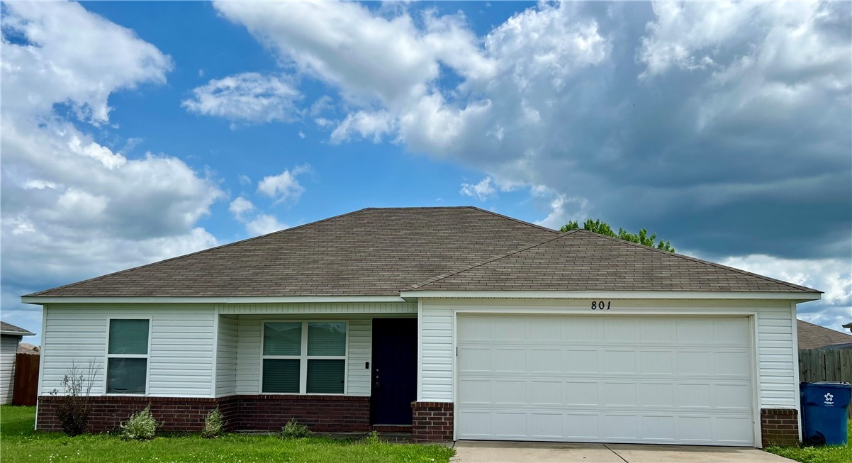 Discover this well-appointed 3-bedroom, 2-bath home in Bentonville, AR. The open living area, filled with plenty of natural light, flows into a layout that offers a split floor plan for added privacy. Bedrooms are nice sized and there’s plenty of closet space throughout. The kitchen provides ample counter space for meal prep and storage. Outside, a huge beautiful backyard and a 2-car garage complete the property, offering room for outdoor activities and convenient parking.