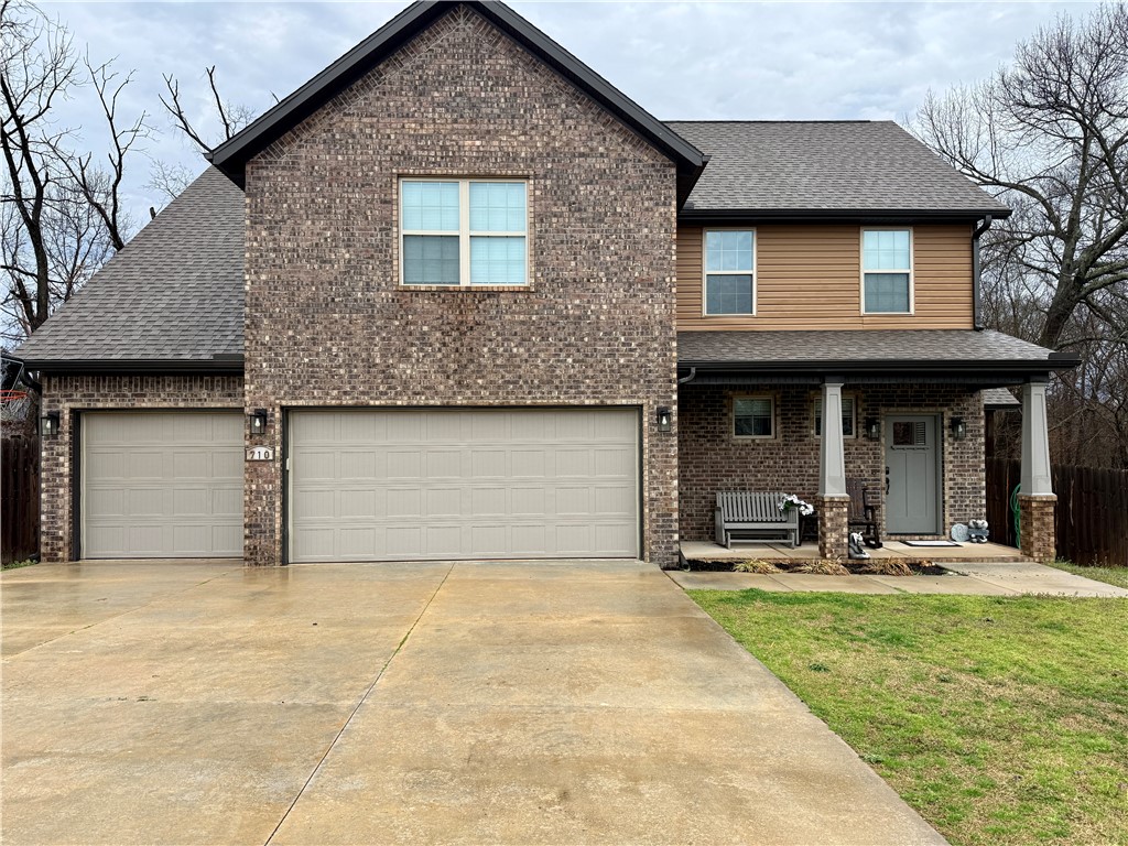 Beautiful, like-new 4 bedroom, 3.5 bath home located in the desirable Maple Glen subdivision in Pea Ridge. This spacious two-level home features a well-designed layout with the primary suite conveniently located on the main level and three additional bedrooms upstairs. One of the upstairs bedrooms includes a private en suite bathroom with a walk-in shower, perfect for guests or multi-generational living.
The home offers a large privacy-fenced backyard ideal for relaxing or entertaining, complete with a covered patio for year-round enjoyment. The three-car garage includes an EV charging plug, adding modern convenience for electric vehicle owners.
This beautiful home combines comfort, functionality, and style in a fantastic neighborhood setting—ready for you to move in and enjoy.