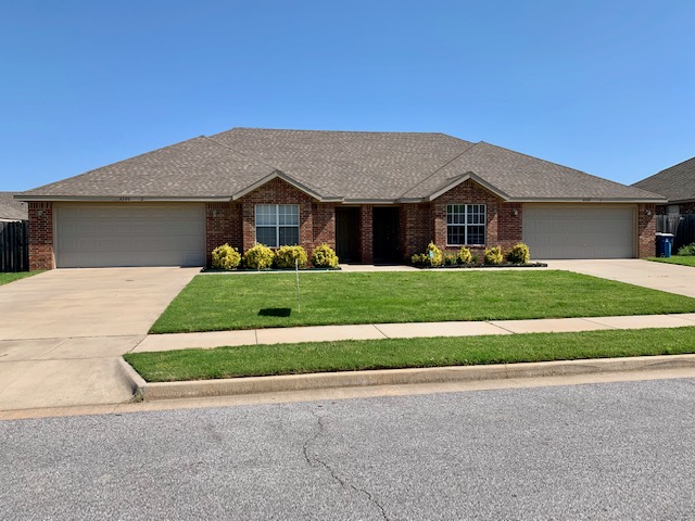 Great location close to everything Bentonville has to offer. This 3 bedroom, 2 bath duplex is just off of Hwy 102 in Bentonville and comes with all appliances.  Enjoy the privacy of fenced in backyard.  **Pics may not be of exact unit**