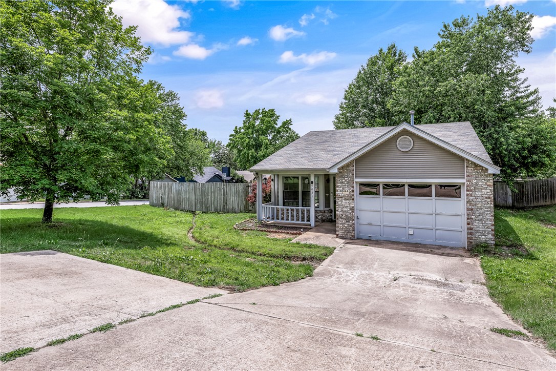 Charming single-car garage home featuring a cozy electric fireplace, perfectly located near Fayetteville’s popular biking trails and shopping centers. Enjoy convenient access to outdoor recreation, dining, and entertainment while relaxing in a comfortable, low-maintenance space. $5,000 in concessions for window replacement.