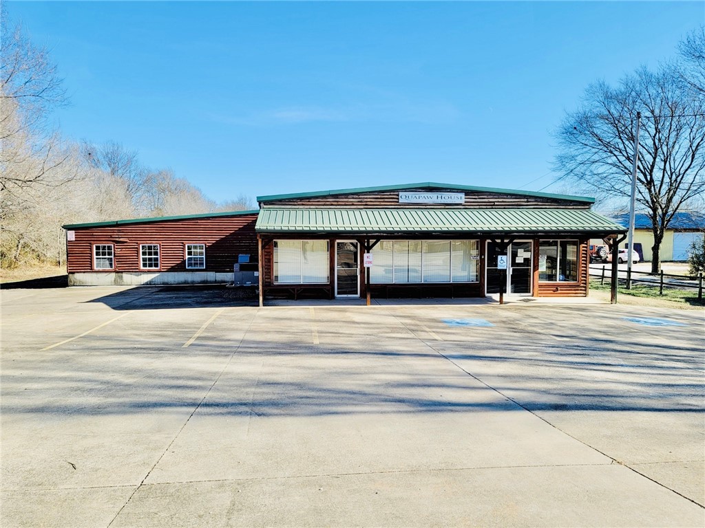 Well-kept office building on the south part of Harrison.
Plenty of extra space to add parking or new structures on the east side of the parcel.