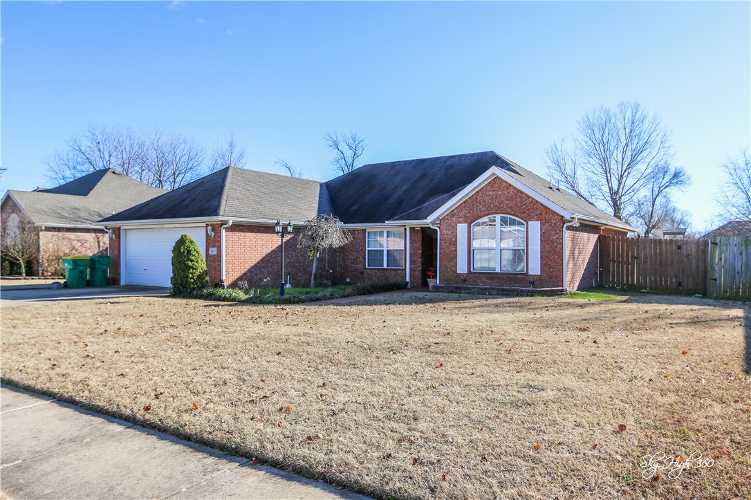 All brick home in Centerton, near Main and 102.  This 3 bedroom, 2 bath home has a split plan and Formal Dining Room. Master Bath has jetted tub and separate shower.  Back yard is set up for entertaining.  2-car garage has been retrofitted with heat and A/C.