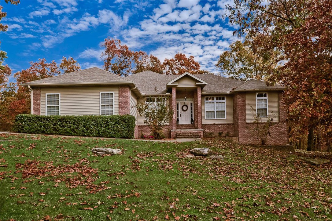 Great location on this 3 car side load garage, split floor plan home with an open kitchen. Close to the Metfield Clubhouse, pool, park, Cooper elementary school & the back 40 trail system. 9 ft ceilings through out, 2 pantries, office/media room with built-ins, & a sink in the laundry room. Spacious master bath has a jetted tub, 2 sinks, & a large walk in closet. Not on the BV sewer connection list, septic pumped in the last month & new roof in 2011. Underneath storage has a concrete pad for a workshop.