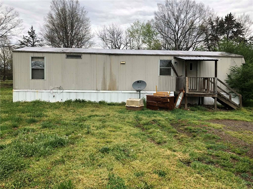 Great Rental Property..... new countertops, new flooring, new paint, move in ready