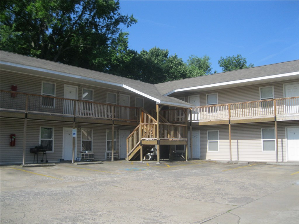 Very nice apartment for lease near the University of Arkansas. Features include 1 bedroom, 1 bath with washer, dryer and refrigerator included. All electric and this is a lower level apartment. Small pets only allowed.