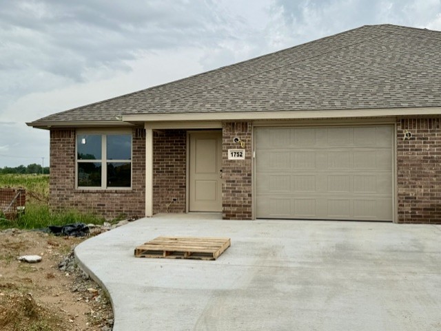 Brand new duplex for rent.  Lawn care provided for this 3 bed, 2 bath all brick home.  Granite counter tops throughout, Walk in pantry, stainless appliances, window blinds provided, 1 car garage and fenced in back yard, located close to town and schools. Large primary bedroom w/double sinks and a large walk in closet.