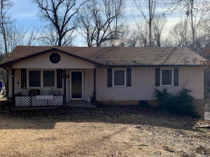 3 bedroom 2 bath fixer upper in great location!
