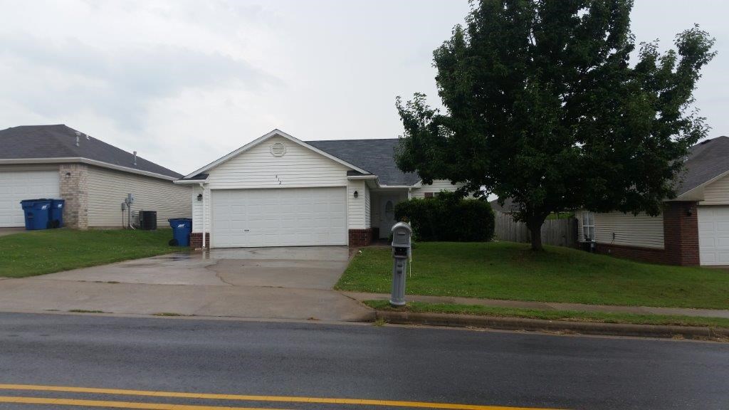 All new paint 7 carpet in great location. Close to WM GO. Privacy fenced backyard. No Pets.