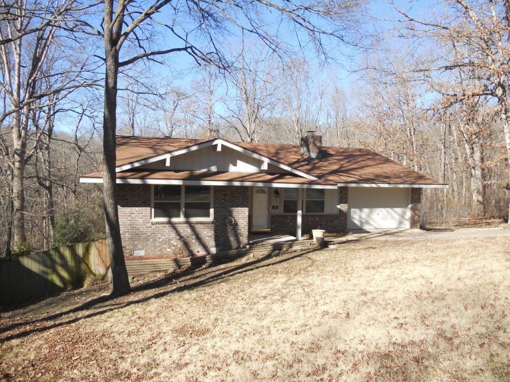 ALL OFFERS ARE WELCOME SELLER IS  MOTIVATED!!! 3 LARGE BEDROOMS! Exterior & interior paint 2016, hot water heater 2014, shop insulated door 2014, windows replaced in 2012. New carpet & wood laminate floors, granite counters in kitchen. Shop or golf cart storage in lower level with it's own door and driveway. Great Location! Home Warranty!