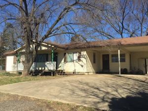 3+/- acres surrounds this 3bd home in London. Just under 1400sqft with a spacious layout gives plenty of room for a new family or for students attending TECH! Large utility room, eat-in dining, and 3 bedrooms. Front porch overlooking your fenced-in front yard and large carport with an additional storage area. MOTIVATED SELLER!