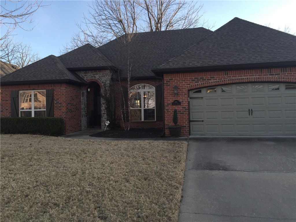 This home is AMAZING! With 3 bedrooms and 2 1/2 bathrooms that have been beautifully done, this house is a must see. The split floor plan is PERFECT for families. The eat-in kitchen allows for quick family meals while the formal dinning makes entertaining a breeze. The kitchen has quartz counters and tons of cabinets. The backyard includes mature trees and is surrounded by a privacy fence. With easy access to Don Tyson but, in a quant subdivision, you can't go wrong with this home!