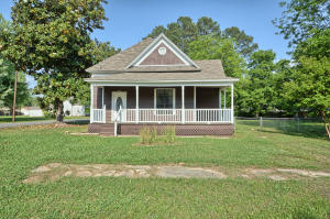 This beautifully remodeled historic charmer features 3 bedrooms, 2 full baths, an upstairs bonus area that could act as a 4th bedroom, & separate laundry area, all nestled on a corner lot! The expansive back yard is shaded by a mature pecan tree and fully fenced for children or pets. Updated kitchen w/natural stone backsplash, new appliances, countertops, fixtures & flooring. Master Suite