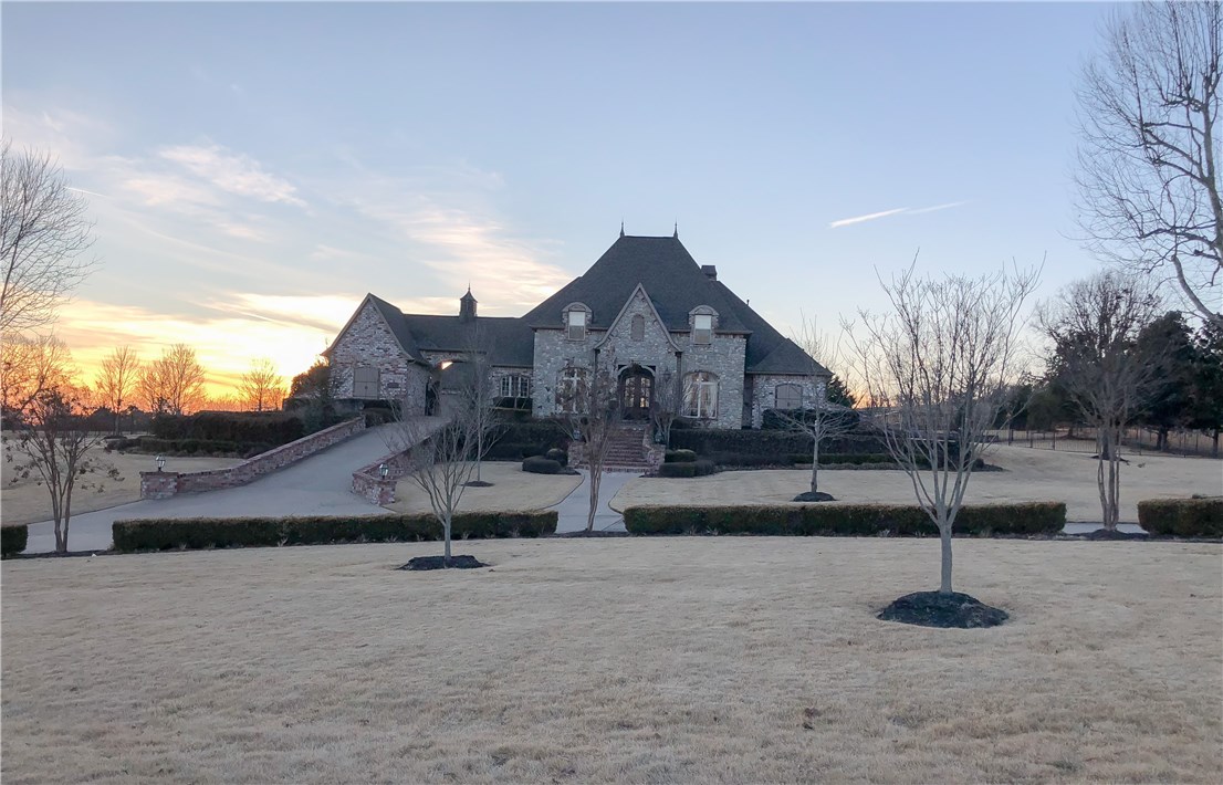 Estate home located in 5 lot gated community. Great home to entertain with 2 living areas and master bedroom that all open to backyard. Large master bedroom with large elegant master bath with marble floors and granite tops, double sinks, large steam shower, nickel plated copper slipper tub with jets, 2 large walk-in closets. Elegant wood paneled office, amazing open style kitchen with Jenn-Air appliances. Recently replaced new Trane high energy AC unit, painted exterior soffits,...(cont'd in MLS remarks)