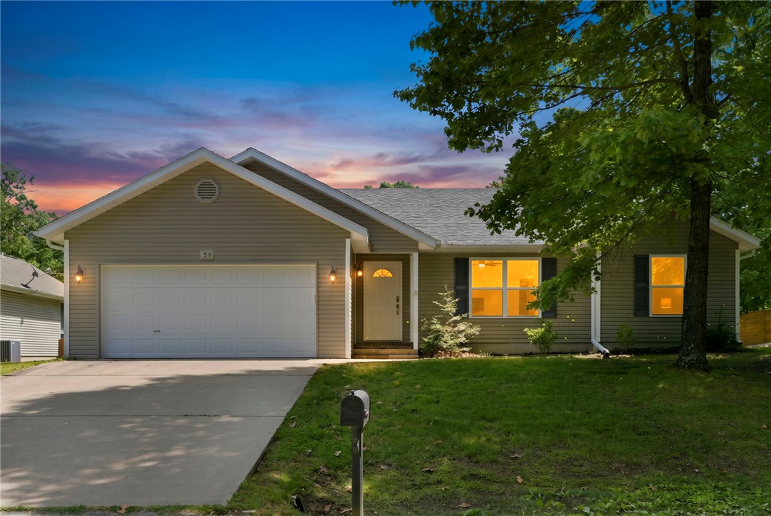 Near Flo Ride Trail and backing to wooded common area, this updated Bella Vista home offers privacy, convenience, and easy access to outdoor recreation. Located less than 10 minutes from Harps Grocery, Bella Vista Public Library, Tanyard Creek Driving Range, Metfield Pool & Pickleball Courts, Lake Ann Boat Ramp, BV Bar & Grill, and multiple golf courses. Inside features an open layout with spacious living room and trey ceiling. Since 2023, seller has updated flooring and completed fresh interior paint, creating a clean, modern feel throughout. Additional updates include roof replaced in 2023, Lennox 14 SEER HVAC system installed in 2017, water heater replaced in 2022, new downspouts, and updated window screens. Large almost-level backyard backs to wooded common area for a peaceful, private setting and includes an in-ground garden with premium soil. Covered patio, garage workbenches and shelving, plus nearby biking and trail access make this home ideal for enjoying the Bella Vista lifestyle.