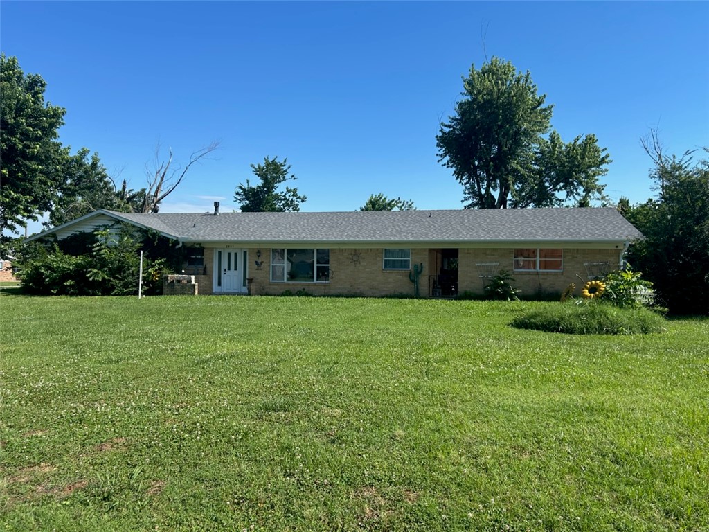 Welcome home to this charming 3-bedroom, 2-bath all-brick residence offering 1,908 sq. ft. of comfortable living space. Situated on a large corner lot in a desirable Rogers location, this home features a spacious kitchen, generously sized rooms, and a functional layout perfect for everyday living. Enjoy the convenience of a covered carport and plenty of outdoor space to make your own.

Do NOT disturb occupants. An application needs to be on file to schedule a viewing. All showings are to be scheduled through Pro X.