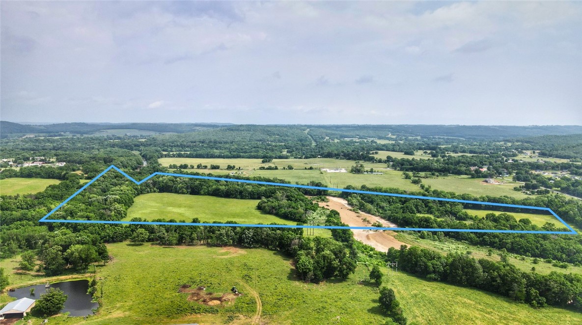 Highway 295 frontage with convenient site access Access to Richland Creek waterway
Combination of hayfields and wooded land
Flexible potential for residential, recreational, agricultural, or investment use
Scenic Ozark setting with natural topography and wooded surroundings
Ideal for private estate, ranch, hunting retreat, or future development
Located within driving distance of Northwest Arkansas growth corridors
